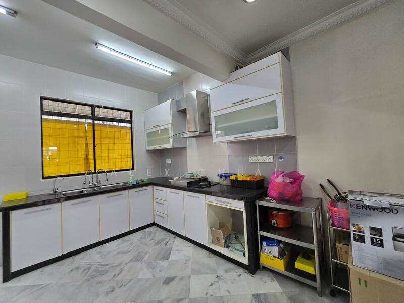 Island Glades untuk Untuk Dijual - RM 1,180,000, Mac 2026 - Kitchen - PropertyGuru.com.my