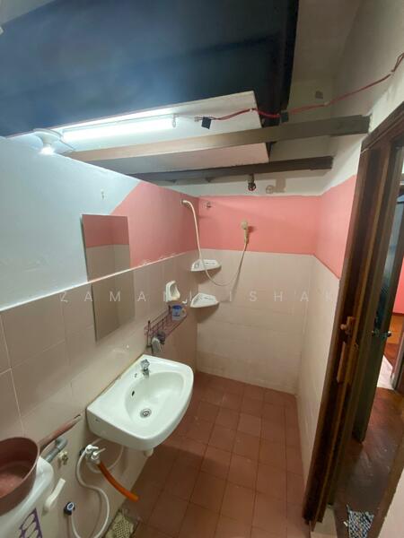 Apartment for Sale at Pangsapuri Orkid - Zamani Ishak - Bathroom - PropertyGuru.com.my