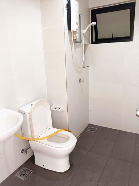 Service Residence for Sale at Sk One Residence - Wai Kong Chia - Bathroom - PropertyGuru.com.my