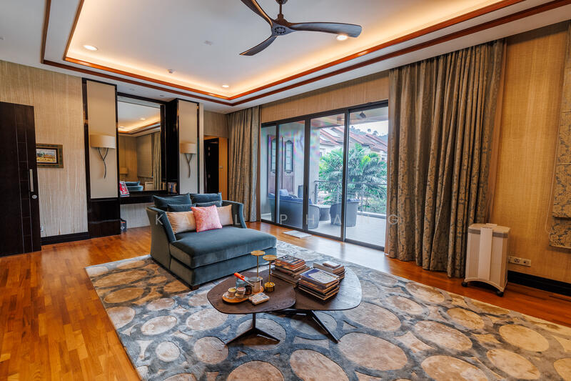 Master Bedroom - Living Area