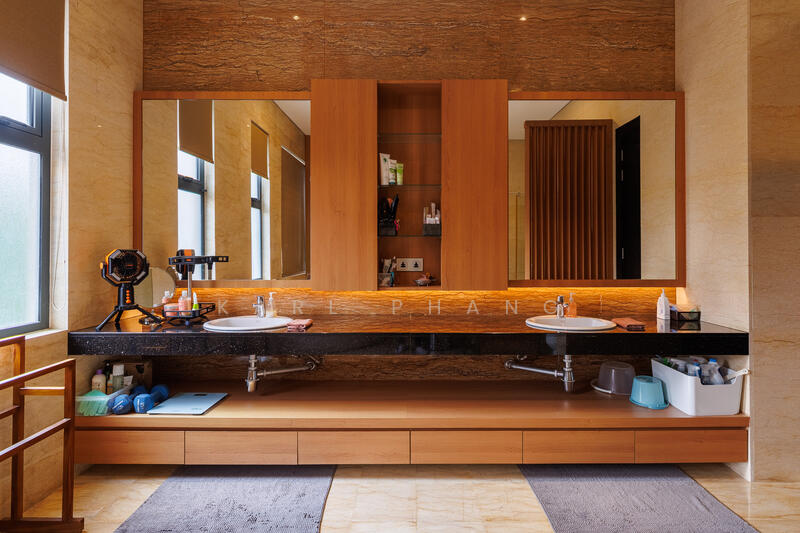 Master Bedroom - Bathroom