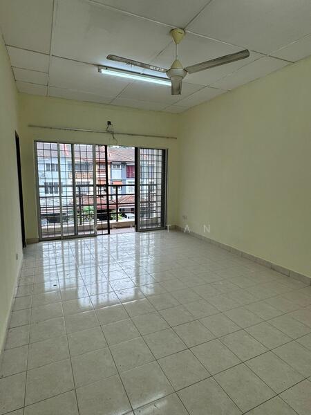 2.5 Storey Terrace @ Bukit Serdang untuk Untuk Dijual - RM 780,000, Mac 2026 - Living Room - PropertyGuru.com.my