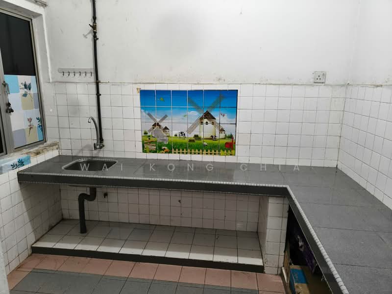 Apartment for Sale at Taman Sri Serdang - Wai Kong Chia - Kitchen - PropertyGuru.com.my