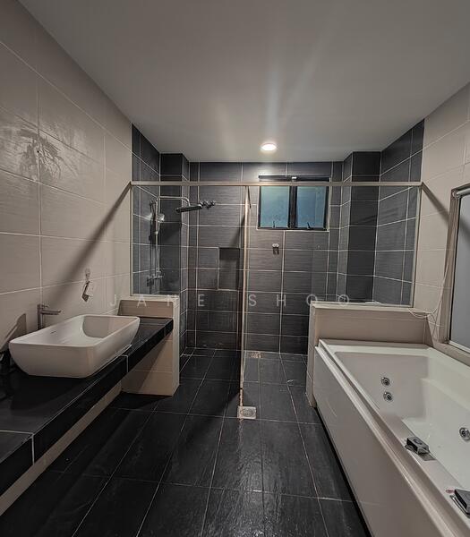 3-storey Terraced House for Sale in Bandar Kinrara (Selangor) - Jane Shoo - Bathroom - PropertyGuru.com.my
