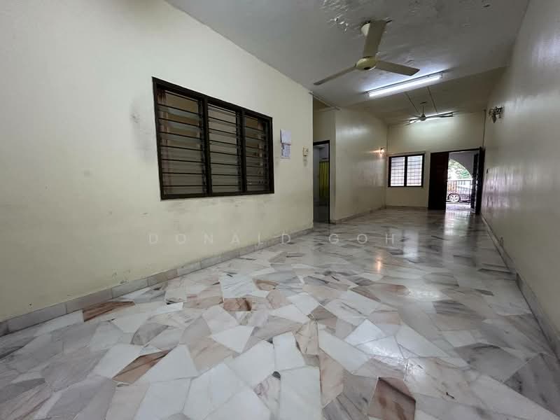 1-storey Terraced House for Sale in Taman Ipoh Timur (Ipoh) - Donald Goh - Living Room - PropertyGuru.com.my