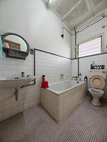 Bungalow for Sale in Ipoh (Perak) - Lucas Yau - Bathroom - PropertyGuru.com.my