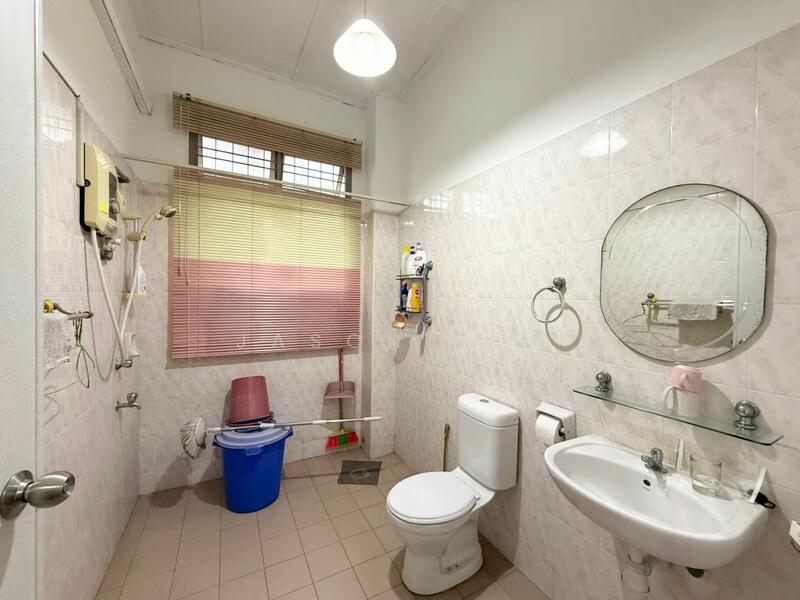 2-storey Terraced House for Sale in Taman Sutera Utama (Skudai) - Jason Sim - Bathroom - PropertyGuru.com.my
