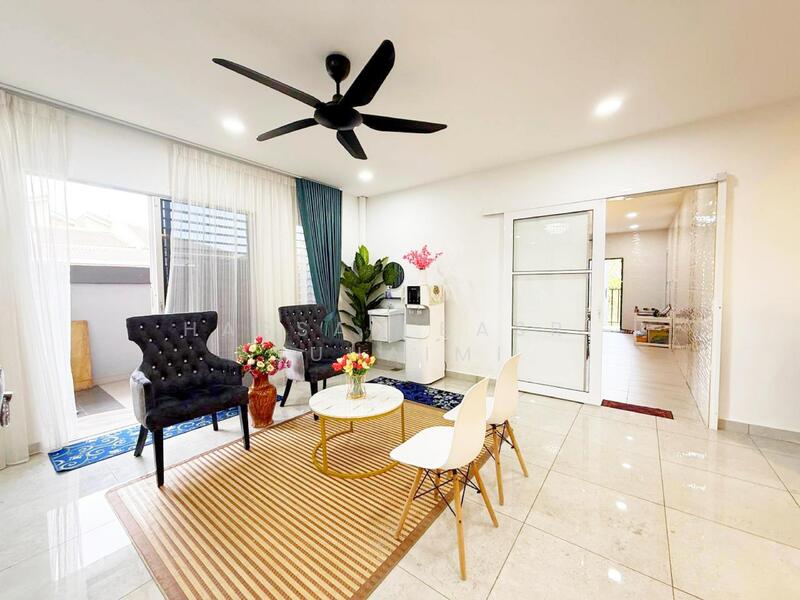 2-storey Terraced House for Sale in Bandar Sri Sendayan (Negeri Sembilan) - Hassan Basri Suhaimi - Living Room - PropertyGuru.com.my