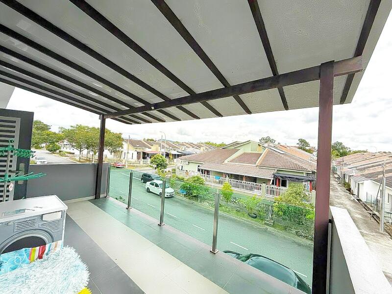 2-storey Terraced House for Sale in Bandar Sri Sendayan (Negeri Sembilan) - Hassan Basri Suhaimi - Balcony - PropertyGuru.com.my