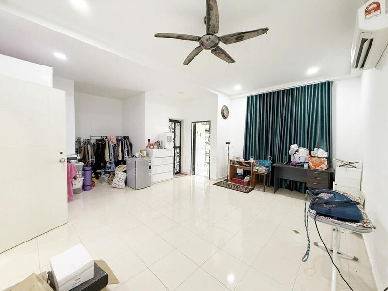 2-storey Terraced House for Sale in Bandar Sri Sendayan (Negeri Sembilan) - Hassan Basri Suhaimi - Living Room - PropertyGuru.com.my