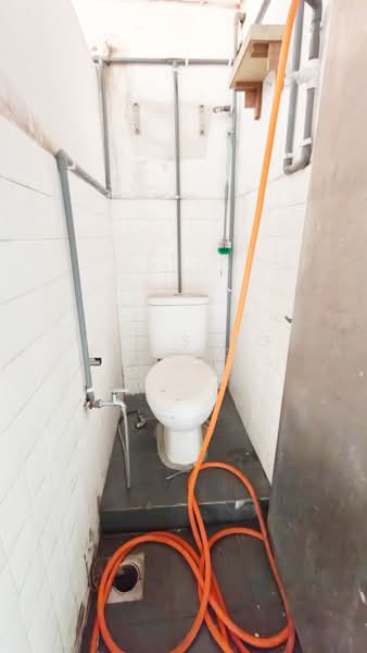 Kilang untuk Disewa di Taman Perindustrian Ehsan Jaya (Kepong) - Lee Sing Siong - Bathroom - PropertyGuru.com.my