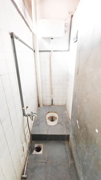 Kilang untuk Disewa di Taman Perindustrian Ehsan Jaya (Kepong) - Lee Sing Siong - Bathroom - PropertyGuru.com.my