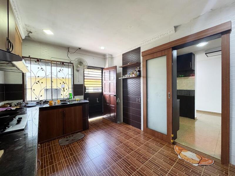 Taman Desa Jaya Johor Bahru untuk Untuk Dijual - RM 788,000, Mac 2026 - Kitchen - PropertyGuru.com.my