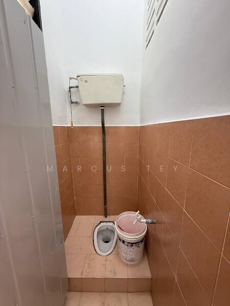 Taman Putera Indah Batu Pahat untuk Untuk Dijual - RM 200,000, Apr 2026 - Bathroom - PropertyGuru.com.my