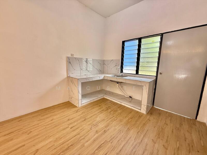 Taman Putera Indah Batu Pahat untuk Untuk Dijual - RM 200,000, Apr 2026 - Kitchen - PropertyGuru.com.my