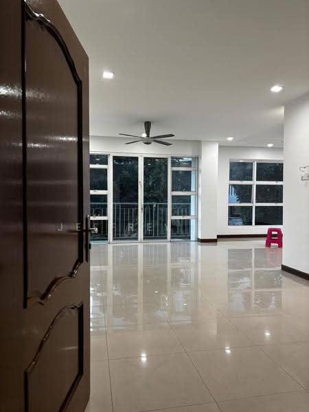 Kondominium untuk Dijual di Desa Impiana - Jeffrey Yap - Living Room - PropertyGuru.com.my