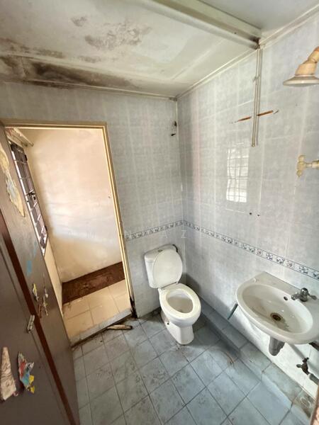 Terraced House for Sale in Taman Selayang Utama (Selayang) - Amin Azlan - Bathroom - PropertyGuru.com.my