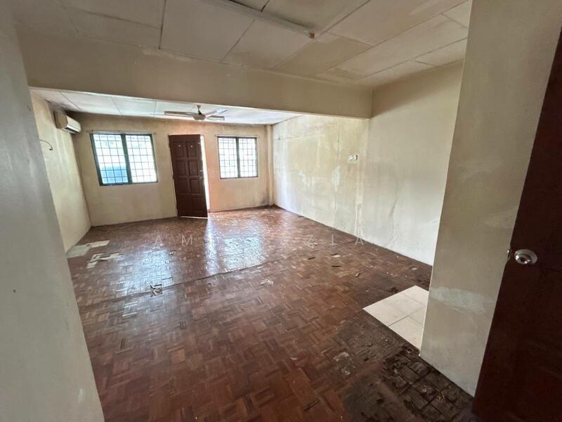 Terraced House for Sale in Taman Selayang Utama (Selayang) - Amin Azlan - Living Room - PropertyGuru.com.my