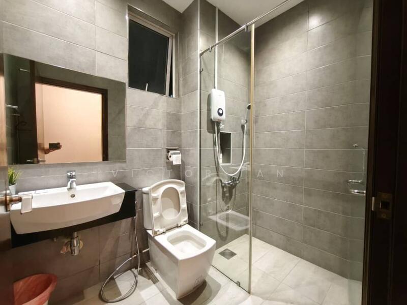 Servis Apartment untuk Disewa di Paragon Suites @ CIQ - Victor Tan - Bathroom - PropertyGuru.com.my