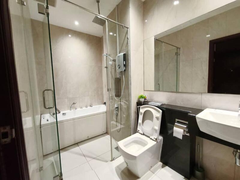 Servis Apartment untuk Disewa di Paragon Suites @ CIQ - Victor Tan - Bathroom - PropertyGuru.com.my