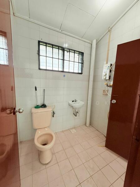 Taman Johor Jaya untuk Untuk Dijual - RM 895,000, Mac 2026 - Bathroom - PropertyGuru.com.my