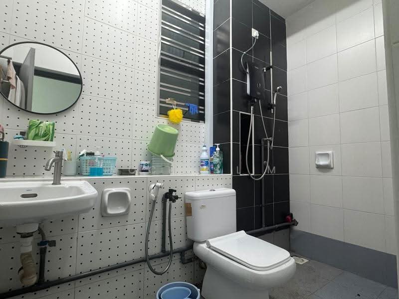 Service Residence for Sale at The Sky Executive Suites - Rocker Lim - Bathroom - PropertyGuru.com.my