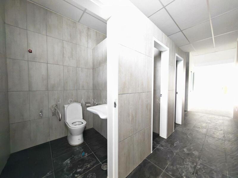1.5 Storey Cluster Factory @ Frontier Business Park, Desa Cemerlang, Ulu Tiram, Johor untuk Untuk Disewa - RM 12,500 /bulan, Mac 2026 - Bathroom - PropertyGuru.com.my