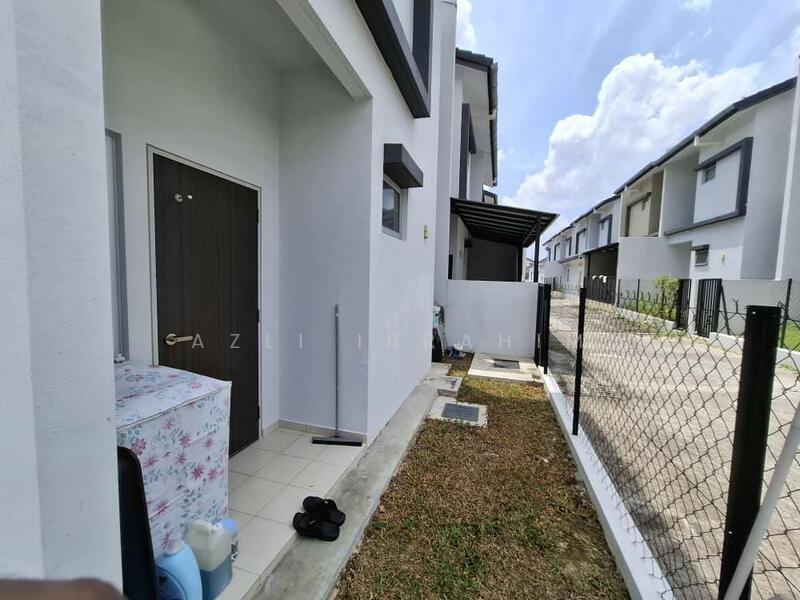 2-storey Terraced House for Sale in Semenyih (Selangor) - Azli Ibrahim - Exterior - PropertyGuru.com.my