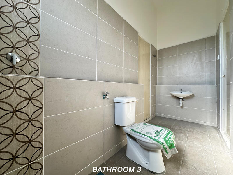 Semi-Detached House for Sale in Kampar (Perak) - Kevin Chai - Bathroom 3 - PropertyGuru.com.my