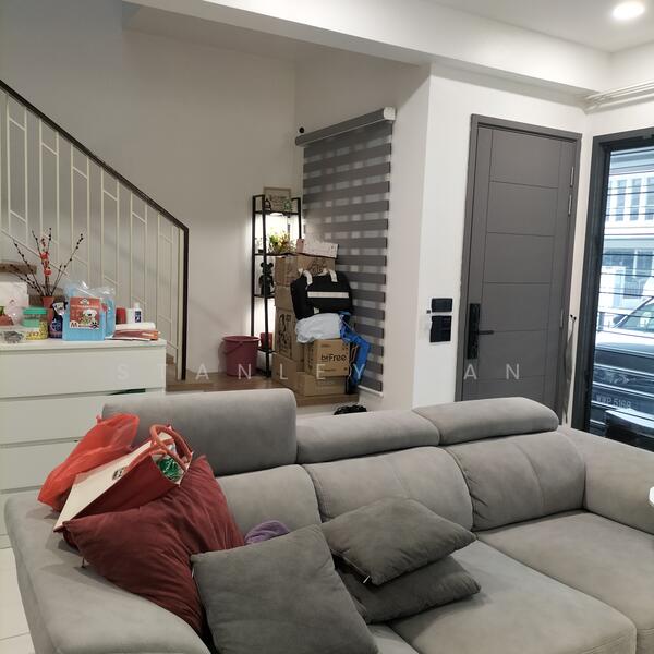 Rumah Teres untuk Dijual di Elmina (Shah Alam) - Stanley Tan - Living Room - PropertyGuru.com.my