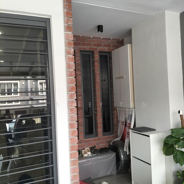 Rumah Teres untuk Dijual di Elmina (Shah Alam) - Stanley Tan - Balcony - PropertyGuru.com.my