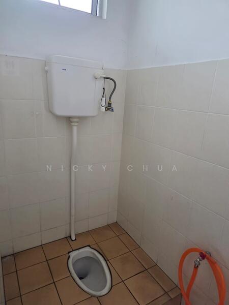 Terrace Factory for Sale in Senawang (Negeri Sembilan) - Nicky Chua - Bathroom - PropertyGuru.com.my