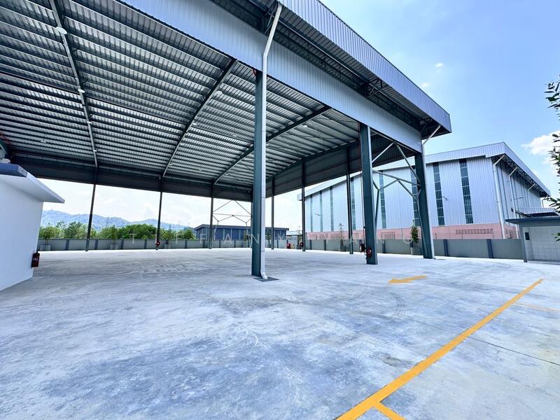 Factory for Rent in Batu 17 Rawang (Rawang) - Tiffany Yang - Exterior - PropertyGuru.com.my