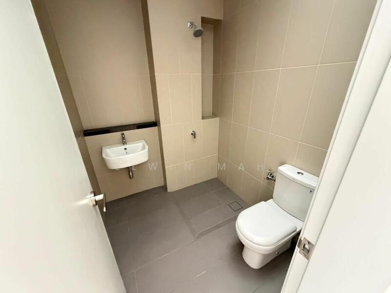 Semi-Detached House for Sale in Kota Emerald (Rawang) - Elwin Mah - Bathroom - PropertyGuru.com.my