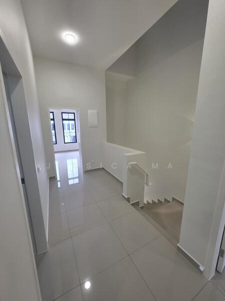 Attleborough / Tate Bilston 22'x65' @ Eco Botanic untuk Untuk Disewa - RM 4,900 /bulan, Mac 2026 - Corridor - PropertyGuru.com.my