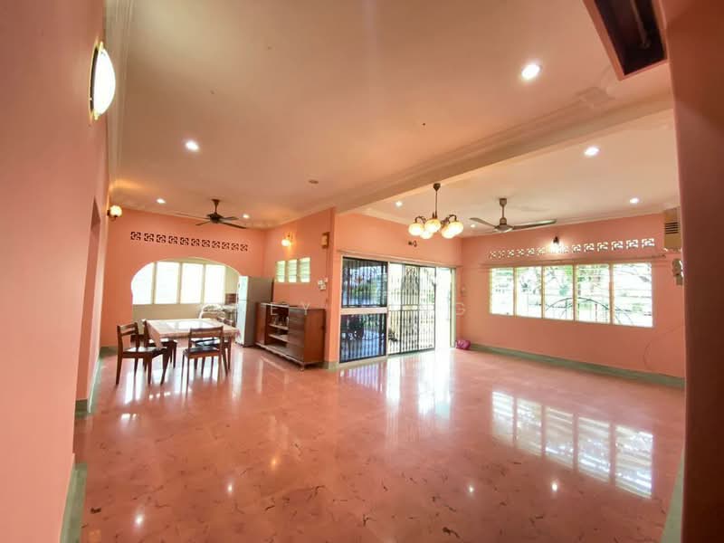 Bungalow for Rent in Seksyen 8 (Petaling Jaya) - Key Ling - Living Room - PropertyGuru.com.my