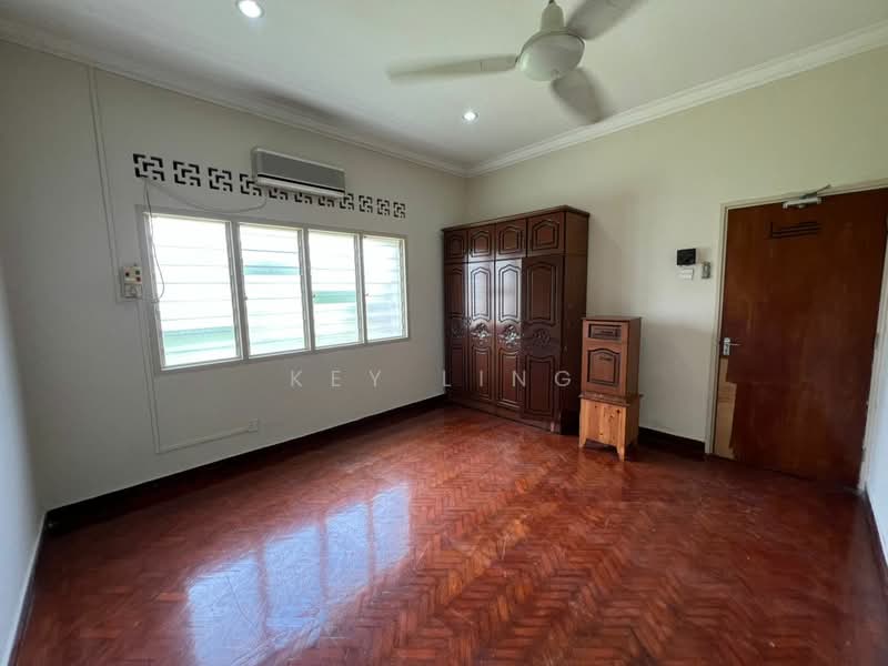 Bungalow for Rent in Seksyen 8 (Petaling Jaya) - Key Ling - Bedroom - PropertyGuru.com.my