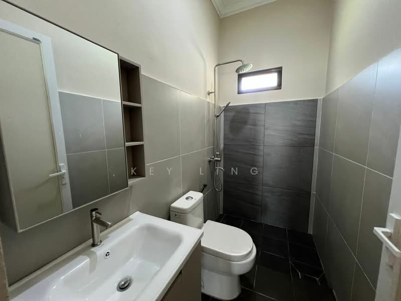 Bungalow for Rent in Seksyen 8 (Petaling Jaya) - Key Ling - Bathroom - PropertyGuru.com.my