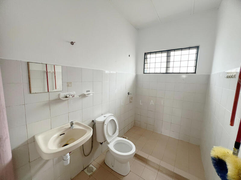 2.5-storey Terraced House for Rent in Seksyen 4 (Bangi) - Eiffel Lai - Bathroom - PropertyGuru.com.my