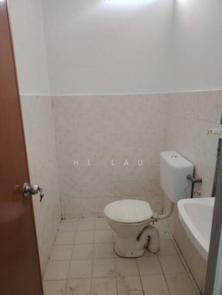 Shop for Rent in Bandar Baru Salak Tinggi (Sepang) - HL Lau - Bathroom - PropertyGuru.com.my