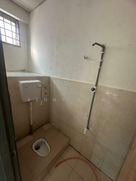 Shop for Rent in Hulu Langat (Selangor) - Kenny Chin - Bathroom - PropertyGuru.com.my