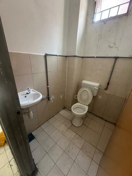 Shop for Rent in Hulu Langat (Selangor) - Kenny Chin - Bathroom - PropertyGuru.com.my
