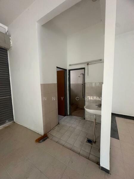 Shop for Rent in Hulu Langat (Selangor) - Kenny Chin - Bathroom - PropertyGuru.com.my