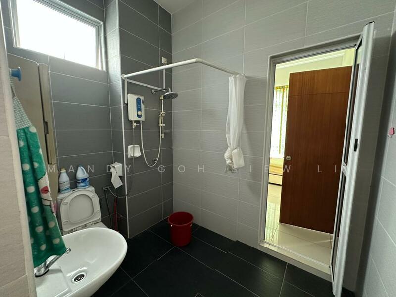 Service Residence for Sale at THE SENAI GARDEN (PANGSAPURI IMPIAN SENAI) - Mandy Goh Siew Li - Bathroom - PropertyGuru.com.my