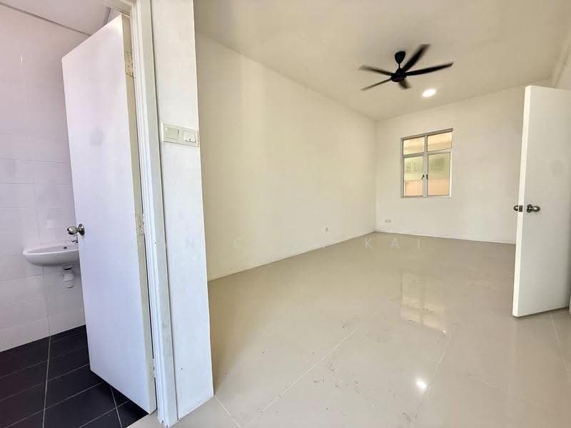 Condominium for Rent at Boulevard Condominium (BLVD) - Gan Chun Kai - Bathroom - PropertyGuru.com.my