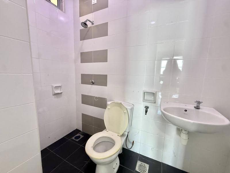Condominium for Rent at Boulevard Condominium (BLVD) - Gan Chun Kai - Bathroom - PropertyGuru.com.my