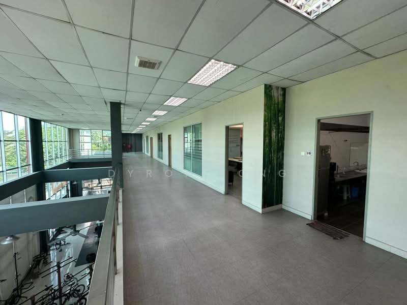 Factory for Sale in Taman Industri Alam Jaya (Puncak Alam) - Dyron Yong - Corridor - PropertyGuru.com.my