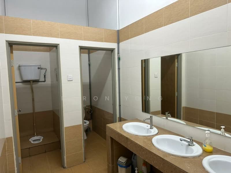 Factory for Rent in Taman Industri Alam Jaya (Puncak Alam) - Dyron Yong - Bathroom - PropertyGuru.com.my