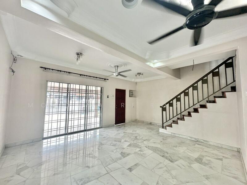 Rumah Teres 2-Tingkat untuk Dijual di Subang Jaya (Selangor) - Mohd Nazri Roslan - Living Room - PropertyGuru.com.my