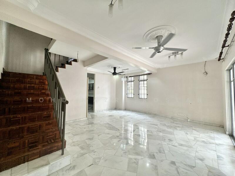 Rumah Teres 2-Tingkat untuk Dijual di Subang Jaya (Selangor) - Mohd Nazri Roslan - Living Room - PropertyGuru.com.my